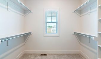 16721 Pinehurst Dr, Basehor, KS 66007