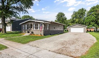 425 N 9th St, Adel, IA 50003