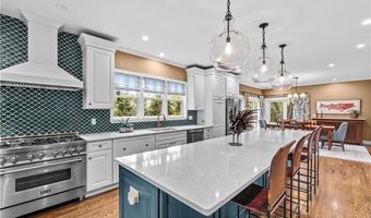 36 Ferry Ln, Barrington, RI 02806