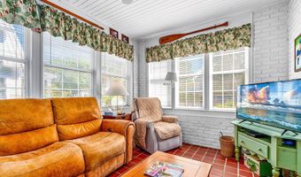 9 11th St, Apalachicola, FL 32320
