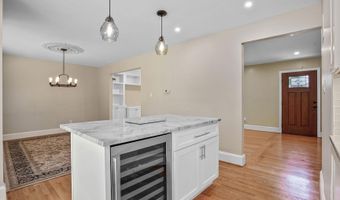 8614 BRAEBURN Dr, Annandale, VA 22003