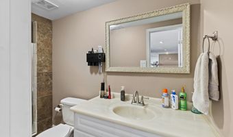 7580 BEACH Dr, Pasadena, MD 21122