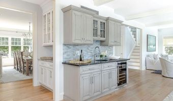 1040 Buttonwoods Ave, Warwick, RI 02886