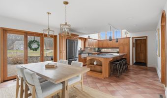28 E Ridge Ct, Cheshire, CT 06410