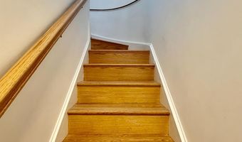 5713 19TH St N, Arlington, VA 22205