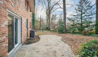 8928 CHELTONHAM Pl, Annandale, VA 22003