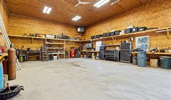 816 Riverside Dr, Augusta, ME 04330