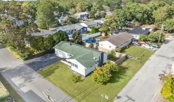 76 Maple St, Beachwood, NJ 08722