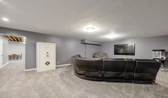 5120 Country Hills Dr, Aurora, IN 47001