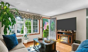 72 Winifred Ave, Warwick, RI 02889