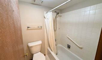 1111 Saint Andrews Ct, Algonquin, IL 60102