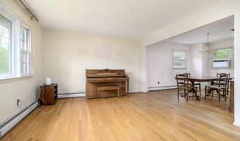 30 Tamanny Trl, Danbury, CT 06811