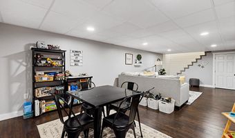 816 Riverside Dr, Augusta, ME 04330
