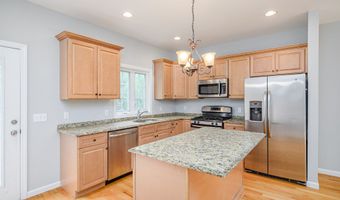 2 Oak Meadows Dr 102, Brookfield, CT 06804