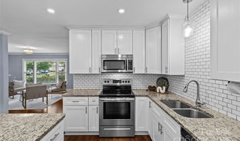 2538 Arnold Dr E, Charlotte, NC 28205