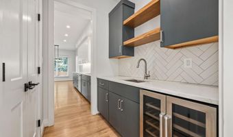924 28TH St S, Arlington, VA 22202