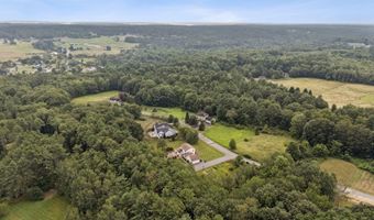 2 Winsome Lea Rd, Falmouth, ME 04105