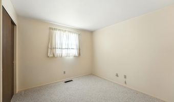 405 Hilltop Dr, Angola, IN 46703