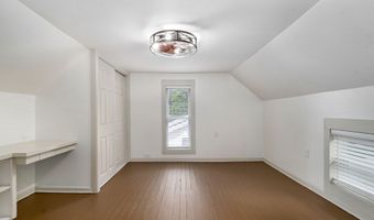933 S Rinker Ave, Aurora, MO 65605