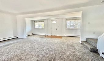 432 Edgewater Dr, Algonac, MI 48001