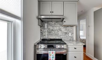 5 Howard St 2, Newport, RI 02840