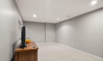 8074 SKY BLUE Dr, Alexandria, VA 22315