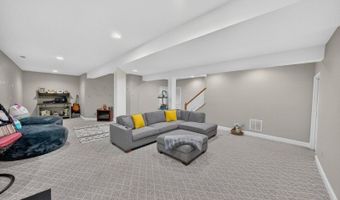 3 Surrey Way, Alexandria Twp., NJ 08867