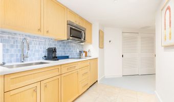 223 Saratoga Rd 2205, Honolulu, HI 96815