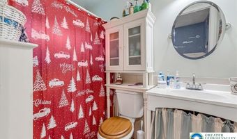 9338 Sherwood Dr, Kunkletown, PA 18058