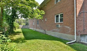 295 Merrick Rd 4A, Amityville, NY 11701