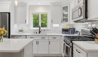1 Blacksmith Rd, Lincoln, RI 02865
