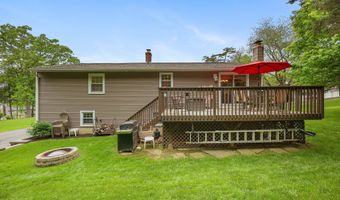 8 Brookview Ct, Bethel, CT 06801