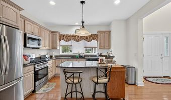 29 Mulberry Dr, Albany, NY 12205