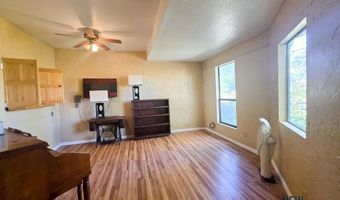 809 Colonial Ct, Carlsbad, NM 88220