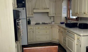 84 N Vivyen St, Bergenfield, NJ 07621