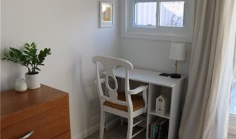 26 W Narragansett Ave 6, Newport, RI 02840