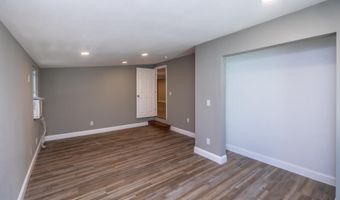 8 SHERMAN Dr, Claymont, DE 19703