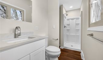 578 N Main St, Amherst, OH 44001