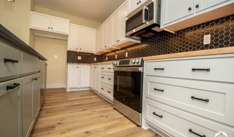 1018 Bluestem Cir, Baldwin City, KS 66006