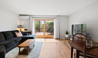 2 Roundhouse Rd 2, Bourne, MA 02532