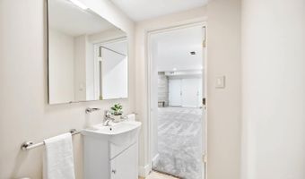 7460 Fair Oaks Dr, Amberley, OH 45237