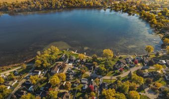 104 Lakewood Dr, Antioch, IL 60002