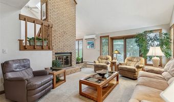 4 Wilbur Rd, Lincoln, RI 02865