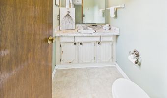 2111 Angie Ln, Anderson, IN 46017