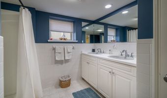 133 Linden Ave B, Branford, CT 06405