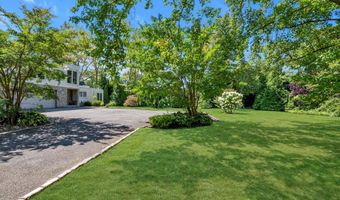 10 Macy Dr, Hewlett Bay Park, NY 11557