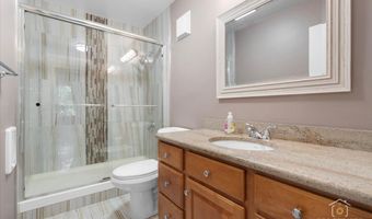 1615 E CENTRAL Rd 218C, Arlington Heights, IL 60005