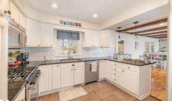 1016 Argyle Ct, Alma, MI 48801