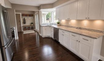 2516 White Oak Dr, Ames, IA 50014