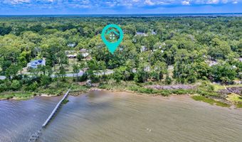 104 Bay Colony Way, Apalachicola, FL 32320